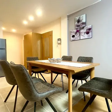 Bratanov Avenue Center דירה סאני ביץ'