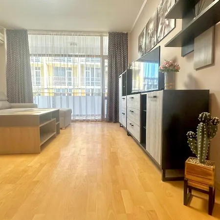 Bratanov Avenue Center * סאני ביץ'